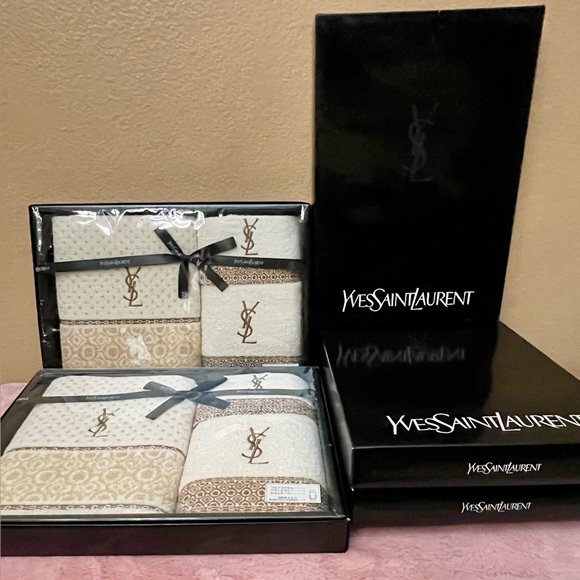 GWP VIP Item : YSL 3-Pc Towel Set - Picture 1 of 1